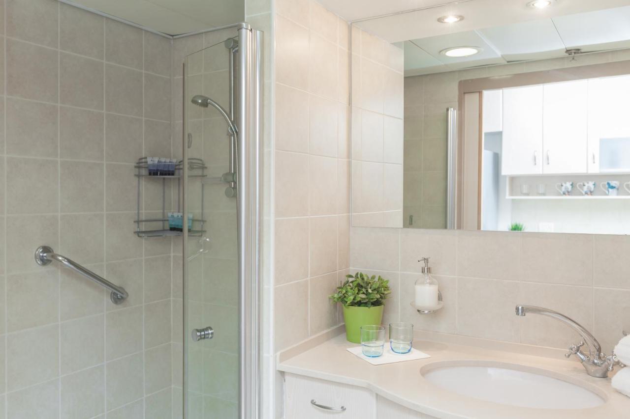 Modern Tlv Aparthotel Tel Aviv Bagian luar foto