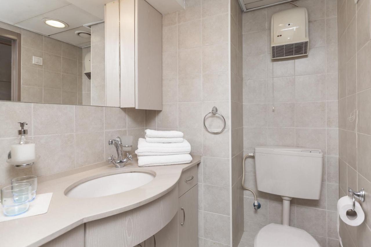 Modern Tlv Aparthotel Tel Aviv Bagian luar foto